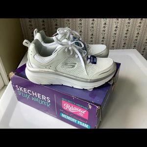 Skechers DLux Walker New in box